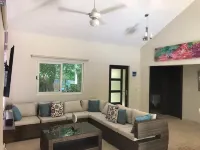 Amazing Heated Jacuzzi, Private Pool, 2 Bed/Bath, AC in Everyroom!!!!