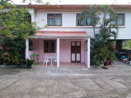 APARTMENT F3 bottom of villa to rent for holidays Отели в г. Лез Анс-д'Арле