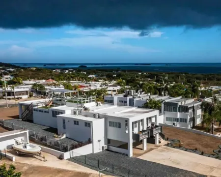 Parguera Paradise, Luxury Modern Beach House! Hoteles en Parguera