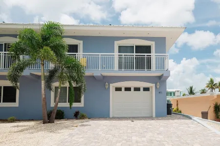 4 Bedroom,4 Bath, Private Pool, 37 and 1/2 foot Dock!