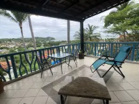 Amazing views, 5 minutes from downtown or the beach, quiet area of town