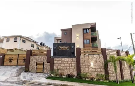 West Gates Get Away Отели в г. Монтего-Бей