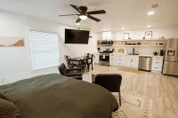 2 Full Units Quiet Culdesac w/ Private Pickleball - Sleeps 10