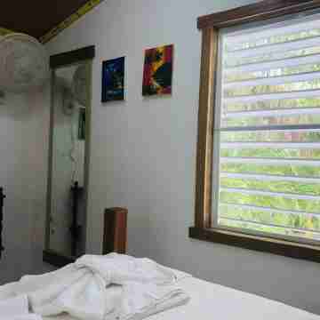 Gumbo Limbo - Go Slow Cabana, Steps from the Ocean, Free Bikes, Free WiFi Rooms