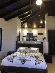 WHALES TAIL View Exotic Designer House 13 acre PRIVACY, Birding  w 50 MILE VIEW