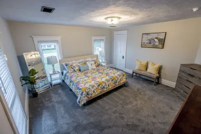 Large Lakeside Farmhouse Vineyard Escape in the heart of wine country! Hotels near Rahal Farms