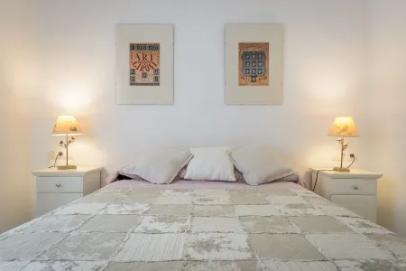 Lovely Apartment In Girona City Centre 10 Minutes Walk To The Old Town Отели рядом с достопримечательностью «Parc de les Moreres»