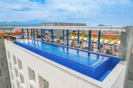 Waystone Seoubong Hotel Отели рядом с достопримечательностью «Jeju Jeolmul Natural Recreation Forest»