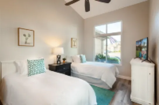 Golf View, Prime Area, Heated Pool, Spa, Fun Game Room, Putting Green, and More