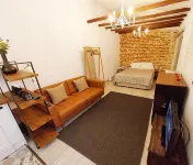 Charming Brick Wall Studio with patio in Belem
