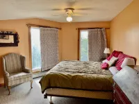 Spacious home w/riverview, minutes from state parks and ocean beaches, sleeps 11