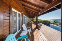 Coral Beach Retreat – Private Beachfront Escape Hotel di First Bight