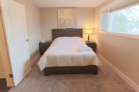 Newly renovated with Lakeviews, big yard, minutes to Silver Star/Golf/Wineries.