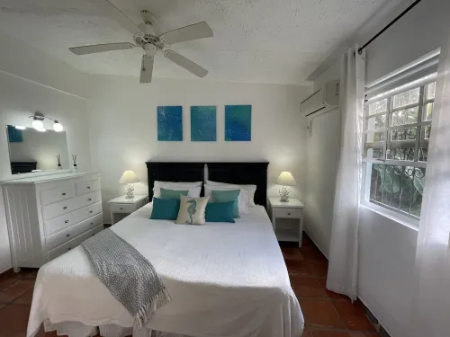 Beautiful 1 Bed Apartment on West Coast - Close to Beach Hotels in Holetown