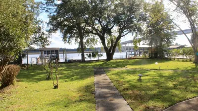 PARADISE FOUND! CATCH FISH OR CRABS FROM PRIVATE DOCK, OR JUST RELAX