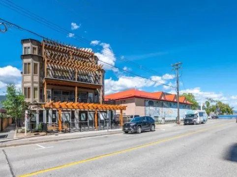 Amazing location! Steps to Okanagan Beach. Lakeview condo