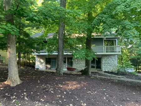 4 Bedroom 3 Bath Spacious House on Golf Course blocks from the Beach! Отели в г. Фонтана-он-Дженива Лейк