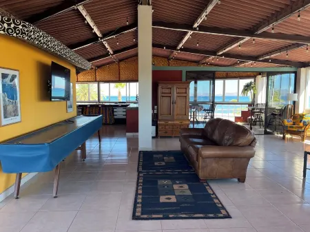 Awesome Top Floor Apartment 320° view of Sea & Mountains