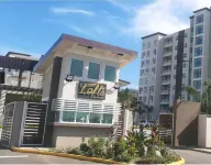 "The Oasis" PH 1 BR with AC, WiFi, complimentary Netflix & 24/7 security.