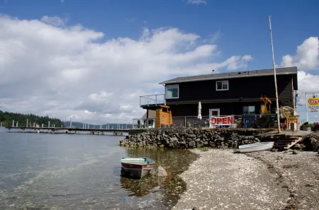 Vacation @ WATER'S EDGE Bayside Rental on Seabeck on the Hood Canal--Seabeck,WA