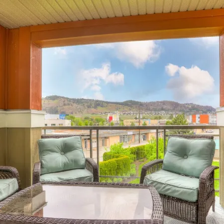 2 Bed + DEN 2 Bath Downtown Kelowna