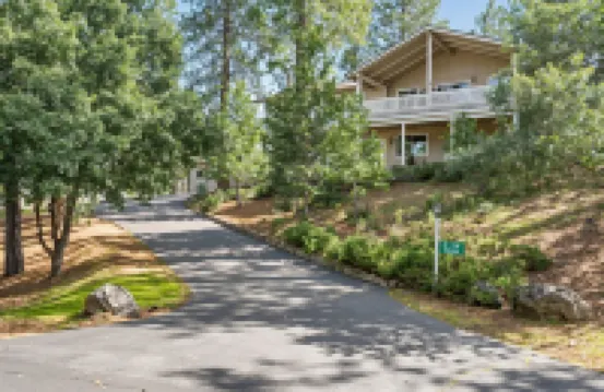 Tranquil Retreat - 家庭帶寬敞的露台和燒烤設施 4 卧室家庭