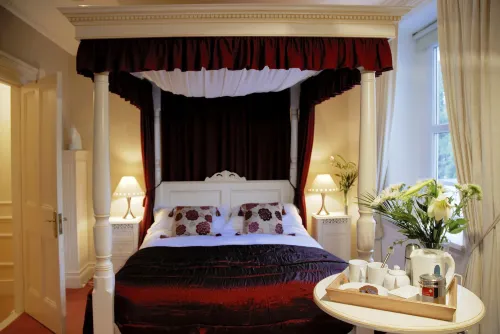 The Bath House Boutique B&B - in-Room Breakfast - Free Parking - Bed and Breakfasts