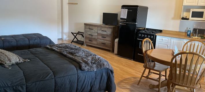 Air-Dale Fishing and Hunting Hotels in Algoma District