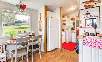 Lakefront Cabin in Brinson: Behind the Moon