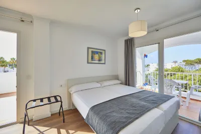 Ola Apartamentos Cala d'Or Hotels near Cala d’Es Pou
