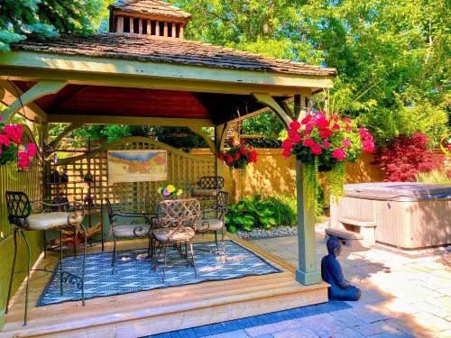 Explorer House Bed & Breakfast - Bed and Breakfasts