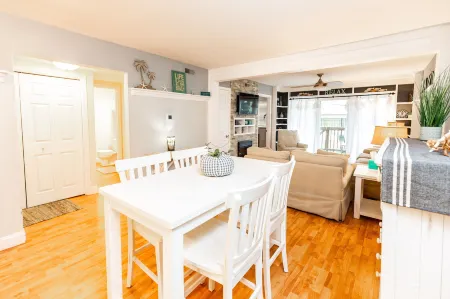 Ocean Glass Condominiums Отели в г. Рехобот-Бич