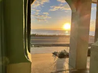 Beach Front Motel - Sea View