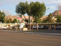 Rainbow Motel - parking