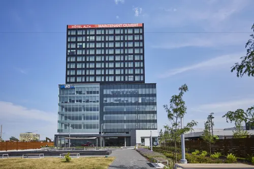 Hôtel Escad Quartier DIX30 Hotels in Saint-Hubert