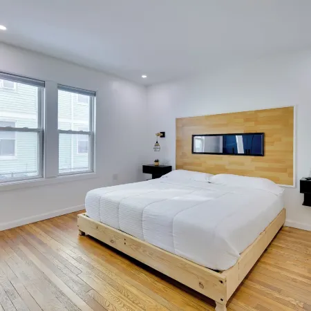 Walk to Roger Williams Park: Apt in Providence!