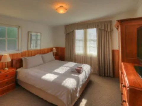 Grace's Spa Cottage Hotels in Smithton