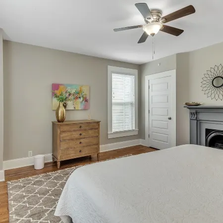 Recently Renovated Home in the Heart of Bellevue! 2 Bedroom Home by Redawning