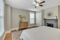 Recently Renovated Home in the Heart of Bellevue! 2 Bedroom Home by Redawning - parking