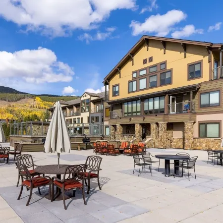 2767 Slopeside Condo