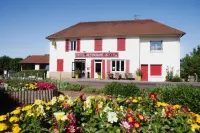 Logis Hôtel le Saint Cyr Hôtels à : Charolles