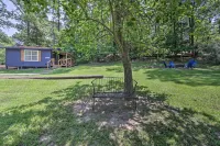 Cozy Avinger Cabin w/ Fire Pit & Deck - Parking