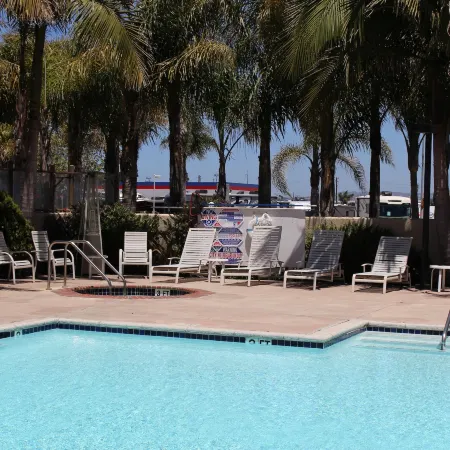 O'Cairns Inn and Suites