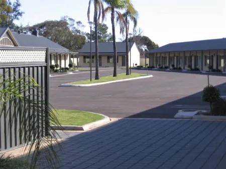 Sundowner Motel Hotel