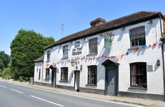 格林河上的酒店