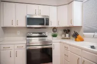 Rehoboth Ave Apartment - 2 blocks from the beach- In the heart of Rehoboth Beach