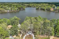 Waterfront Cottage w/ Boat Dock & 3 Decks! - Wifi
