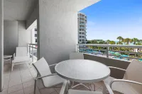 Longboat Key Club!! Direct Beachfront!!
