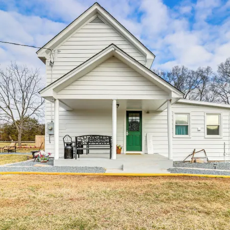 Fire Pits, Creek View: Historic Virginia Farmhouse
