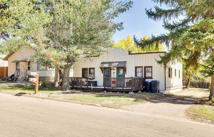 Cottage w/ Furnished Deck: 1 Mi to Dtwn Craig!